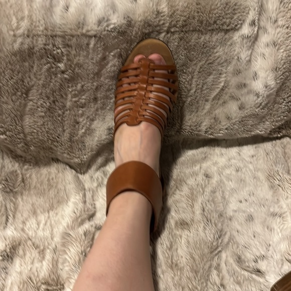 Aerosoles HeelRest tan sandals size 8.5. 3&1/4 “ heel - Picture 5 of 9